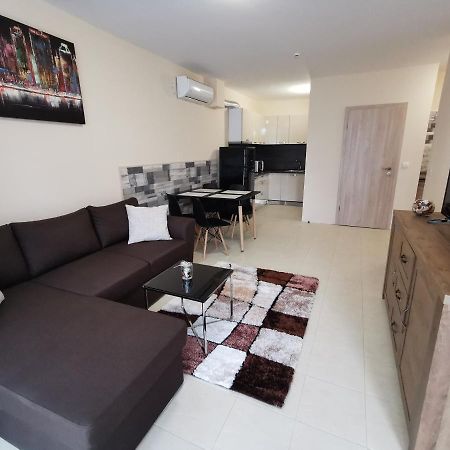 КЪМПИНГ ГРАДИНА - АПАРТАМЕНТ с ДВЕ СПАЛНИ в К-С ЧЕРНОМОРСКА ЗВЕЗДА Apartment Черноморец Екстериор снимка