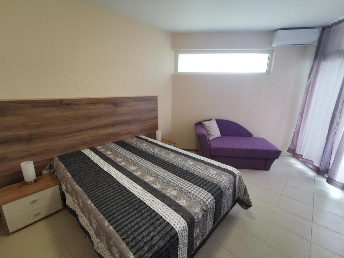 КЪМПИНГ ГРАДИНА - АПАРТАМЕНТ с ДВЕ СПАЛНИ в К-С ЧЕРНОМОРСКА ЗВЕЗДА Apartment Черноморец Екстериор снимка